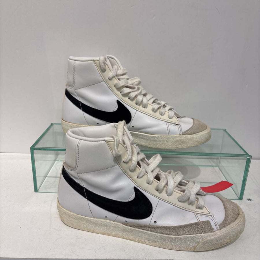 NIKE WOMEN'S FOOTWEAR 8